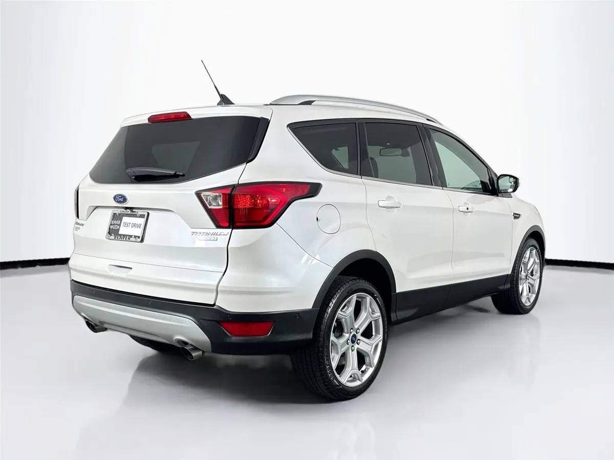 2019 Ford Escape Titanium thumbnail 2