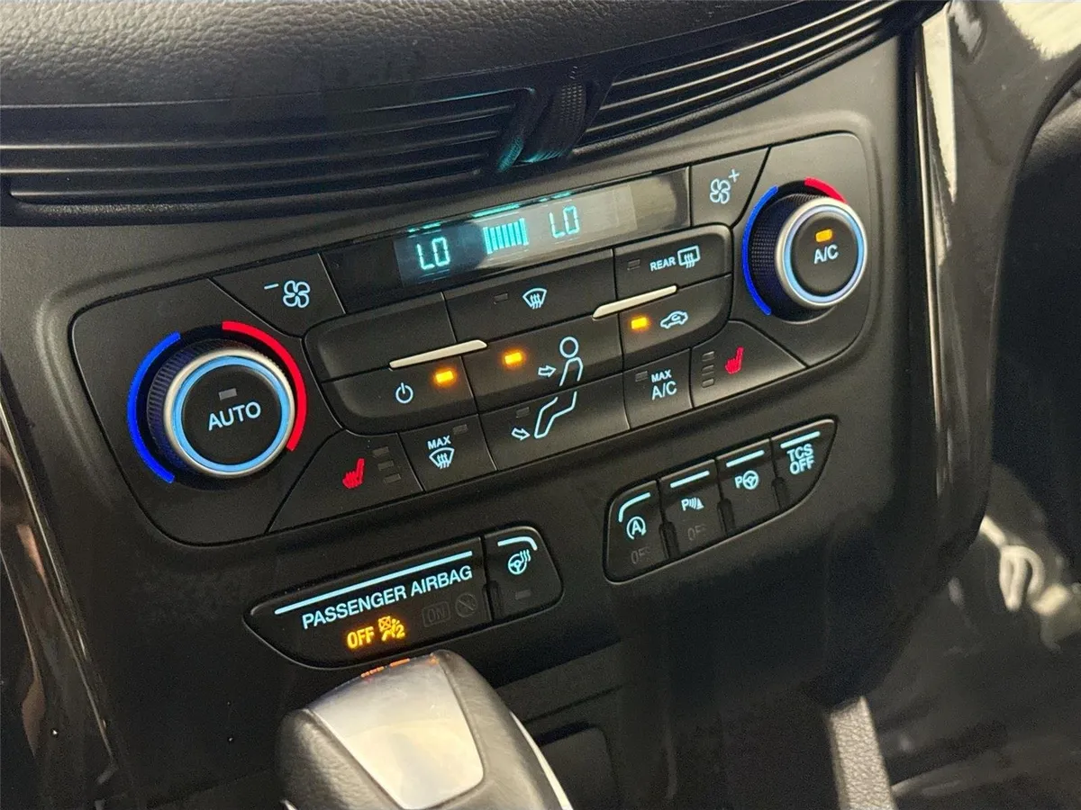 2019 Ford Escape Titanium thumbnail 24