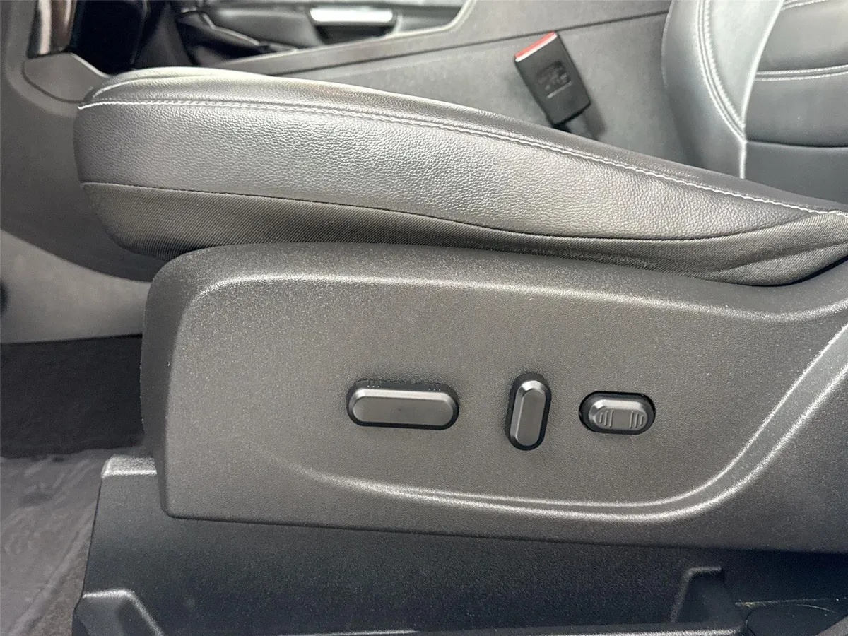 2019 Ford Escape Titanium thumbnail 27