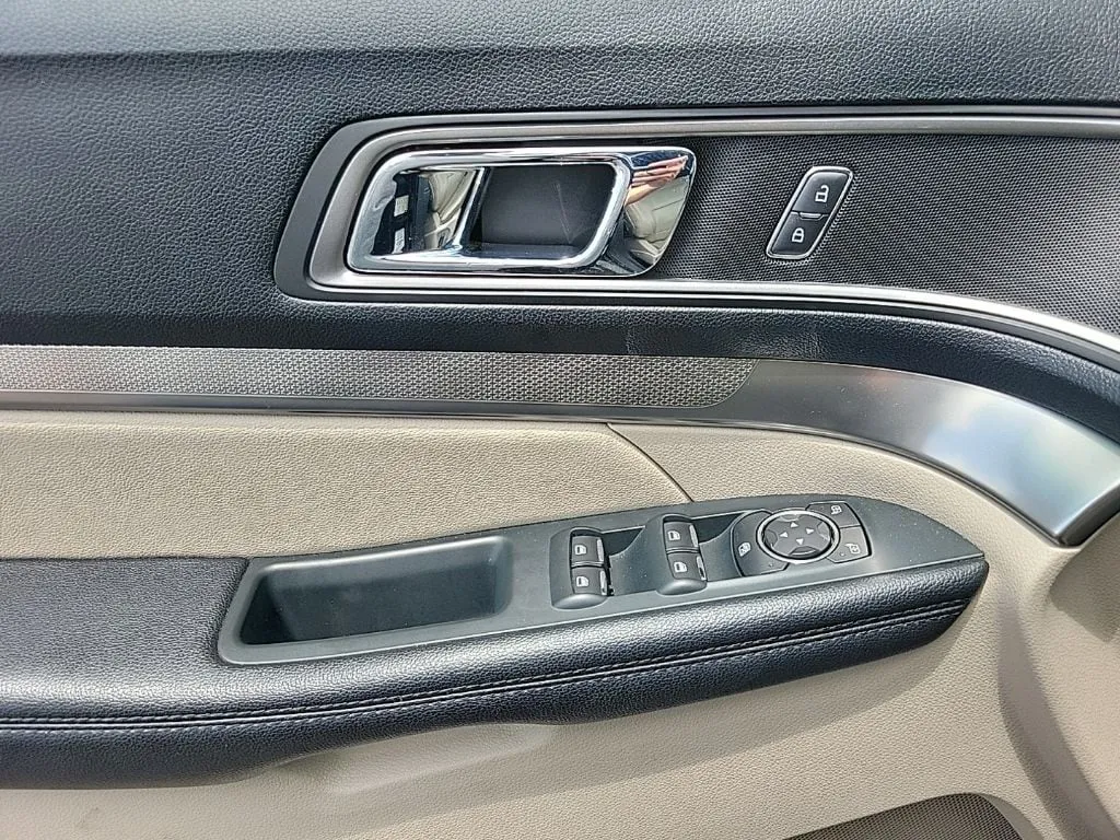 2019 Ford Explorer XLT thumbnail 12