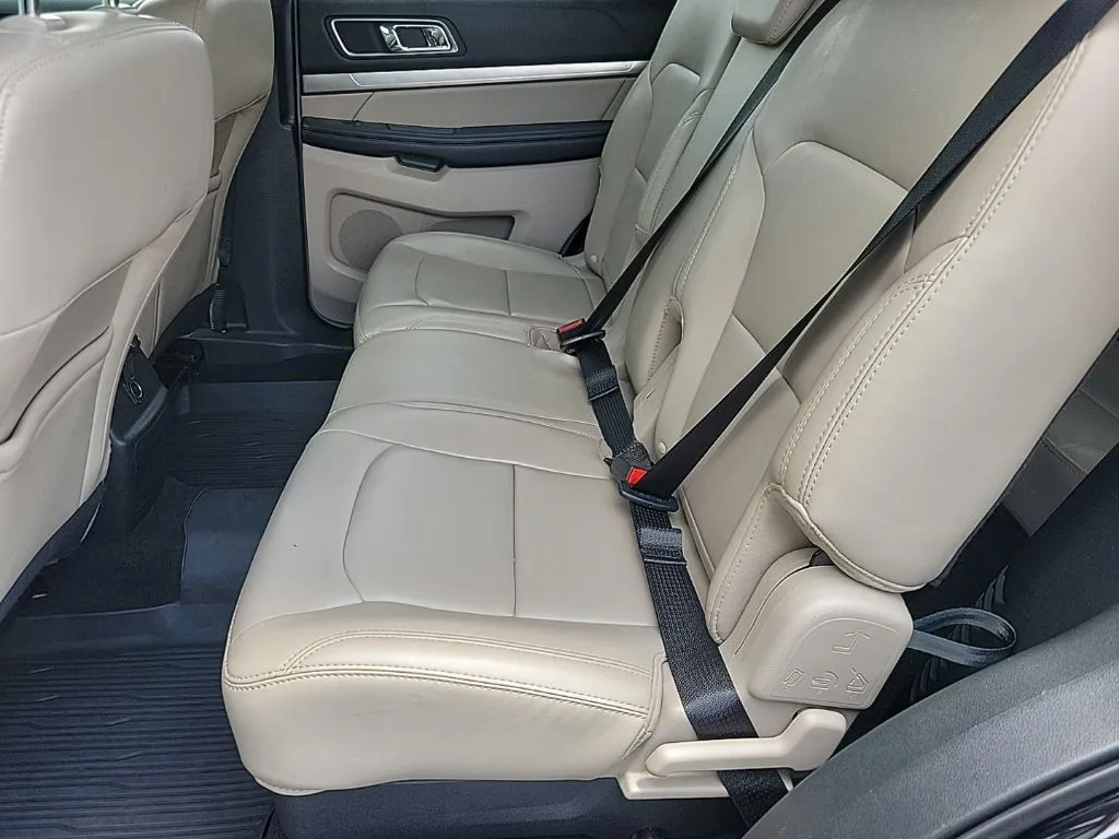 2019 Ford Explorer XLT thumbnail 13