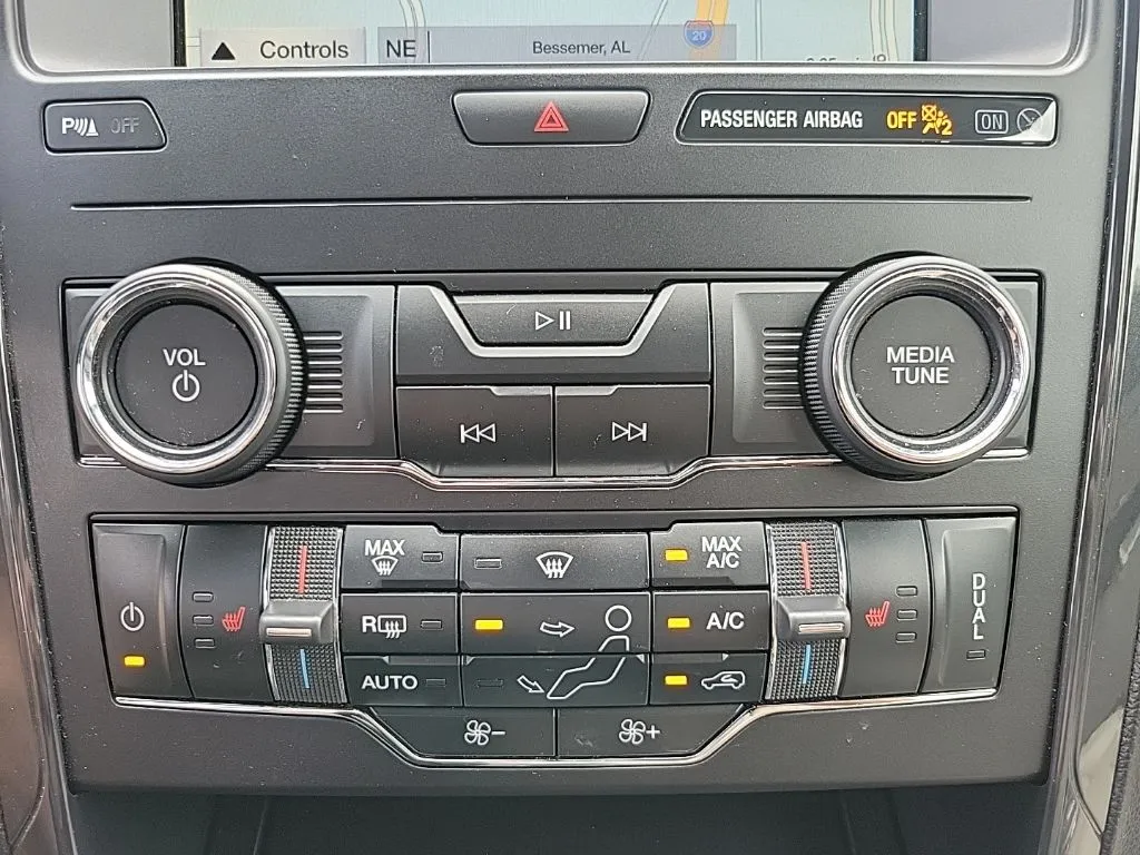 2019 Ford Explorer XLT thumbnail 18