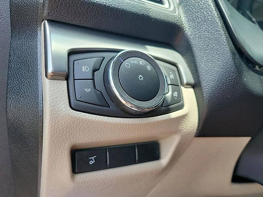 2019 Ford Explorer XLT thumbnail 23