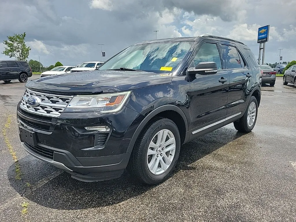 2019 Ford Explorer XLT thumbnail 3