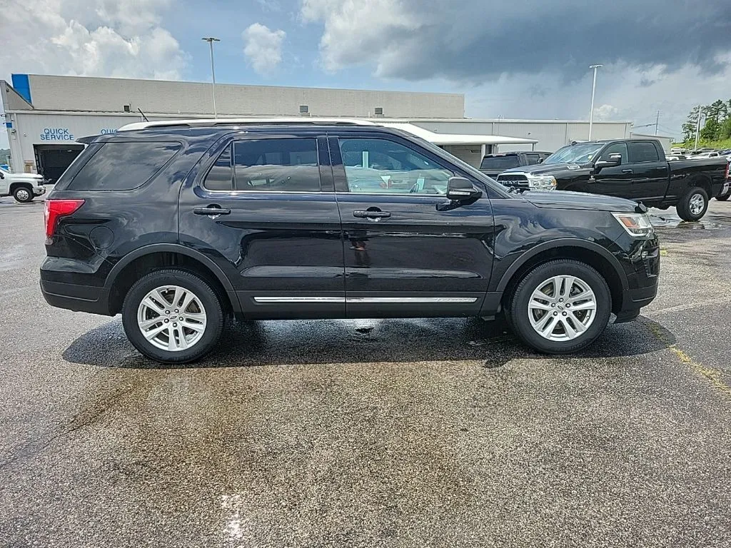 2019 Ford Explorer XLT thumbnail 4