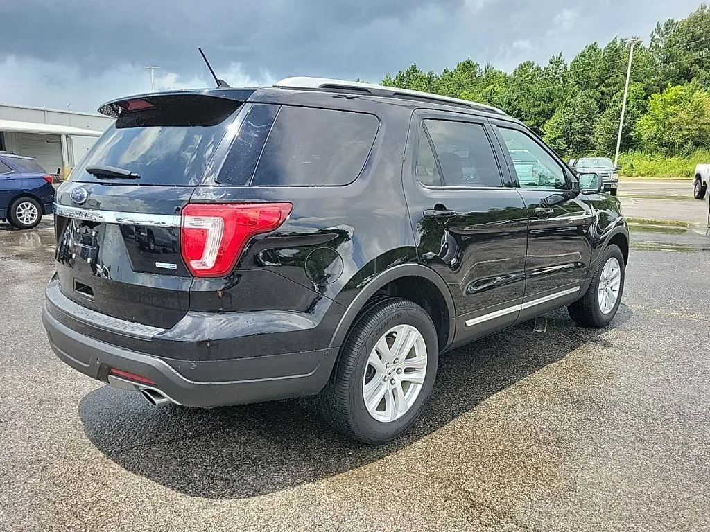 2019 Ford Explorer XLT thumbnail 5