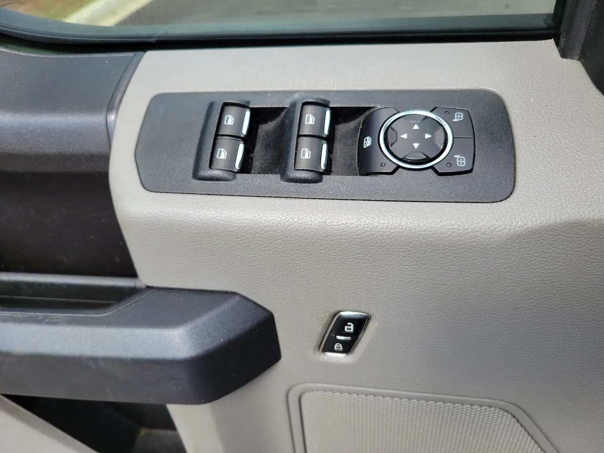 2019 Ford F-150 thumbnail 24