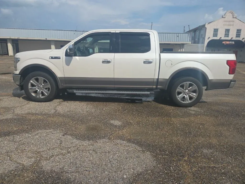 2019 Ford F-150 Lariat thumbnail 9