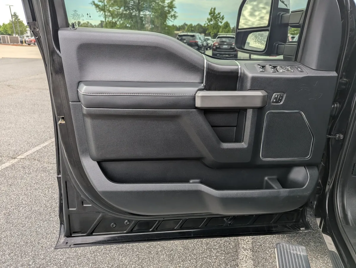 2019 Ford F-450 Platinum thumbnail 23
