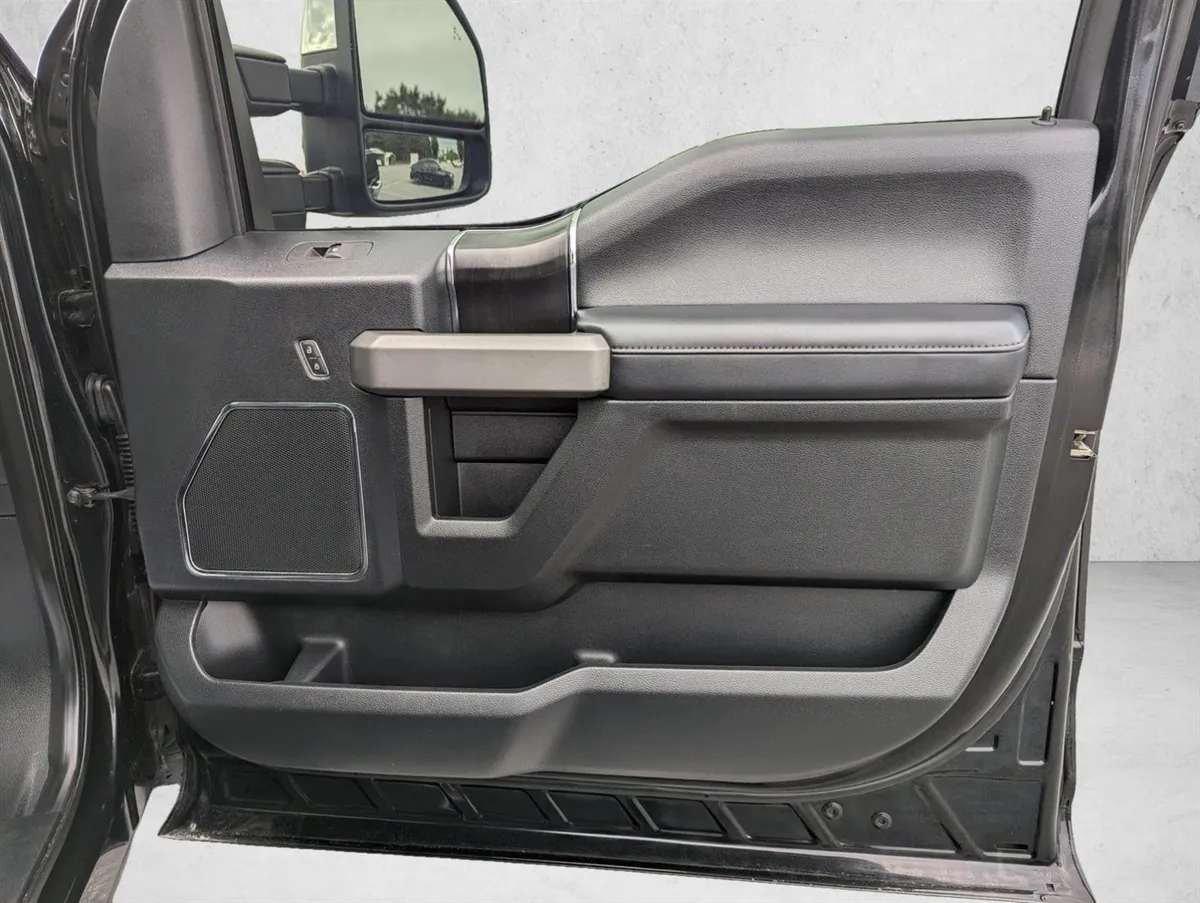 2019 Ford F-450 Platinum thumbnail 27