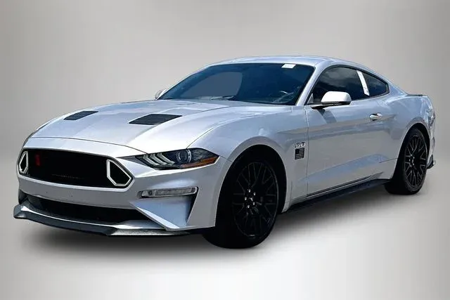2019 Ford Mustang GT Premium thumbnail 2