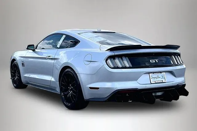 2019 Ford Mustang GT Premium thumbnail 4