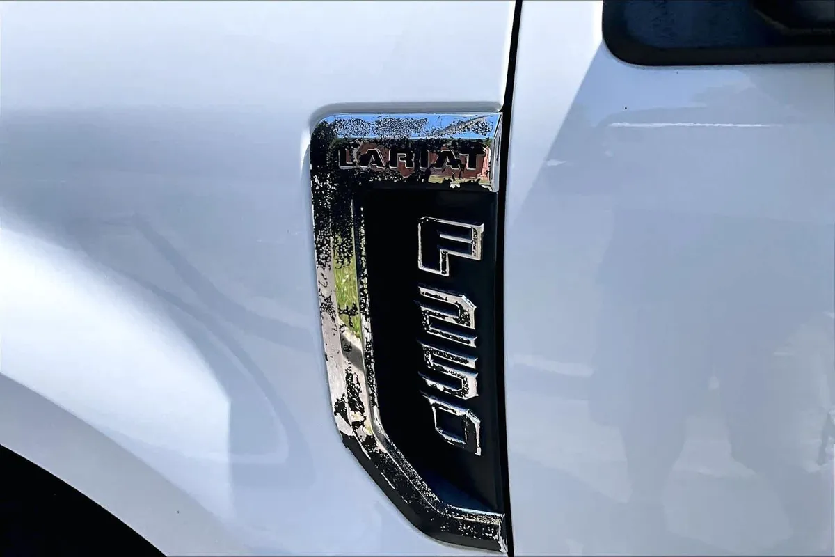 2019 Ford Super Duty F-250 Pickup LARIAT thumbnail 10