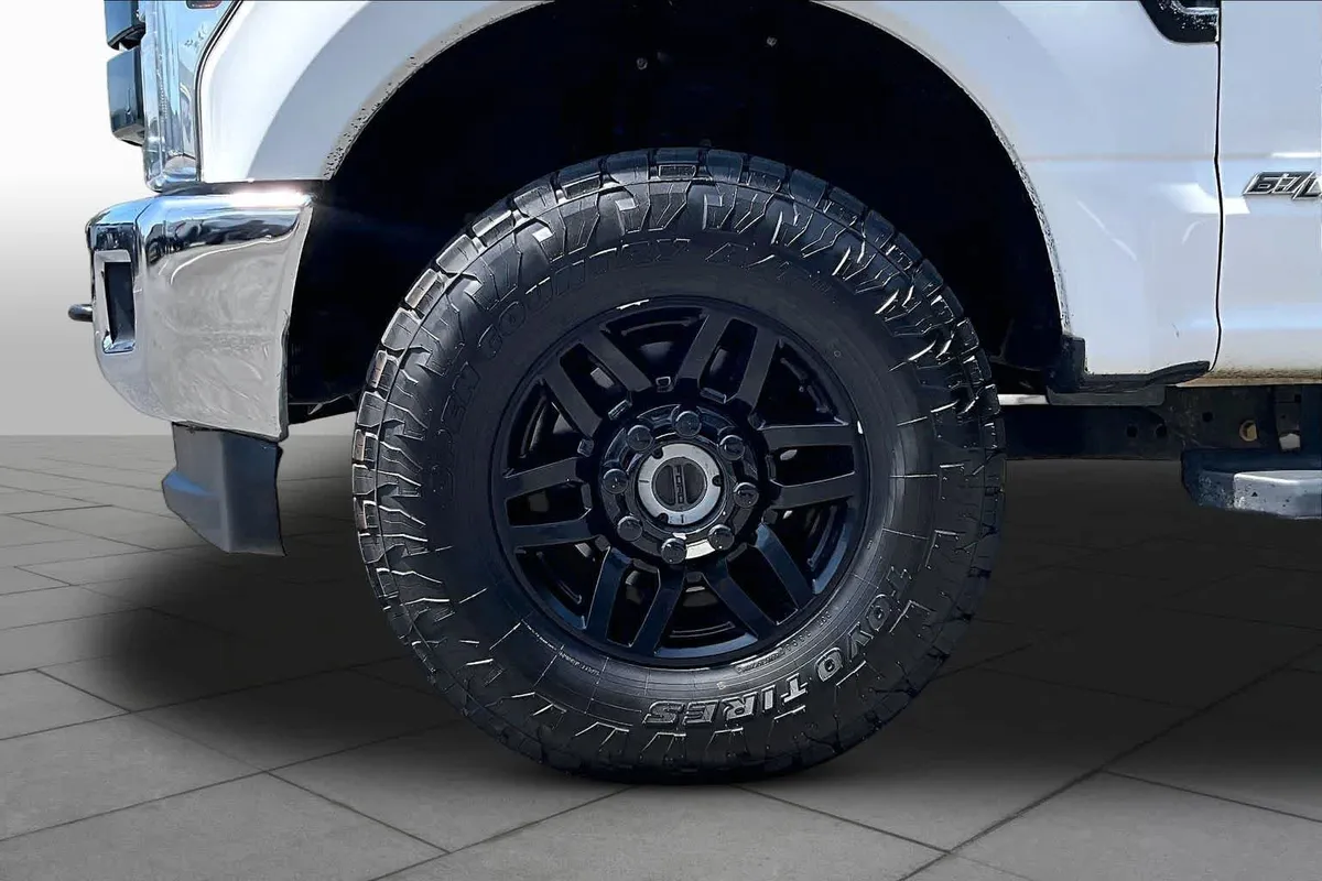 2019 Ford Super Duty F-250 Pickup LARIAT thumbnail 11