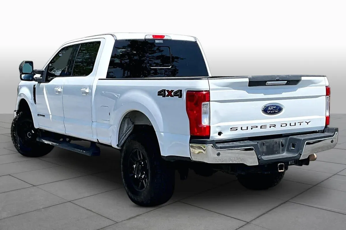 2019 Ford Super Duty F-250 Pickup LARIAT thumbnail 12