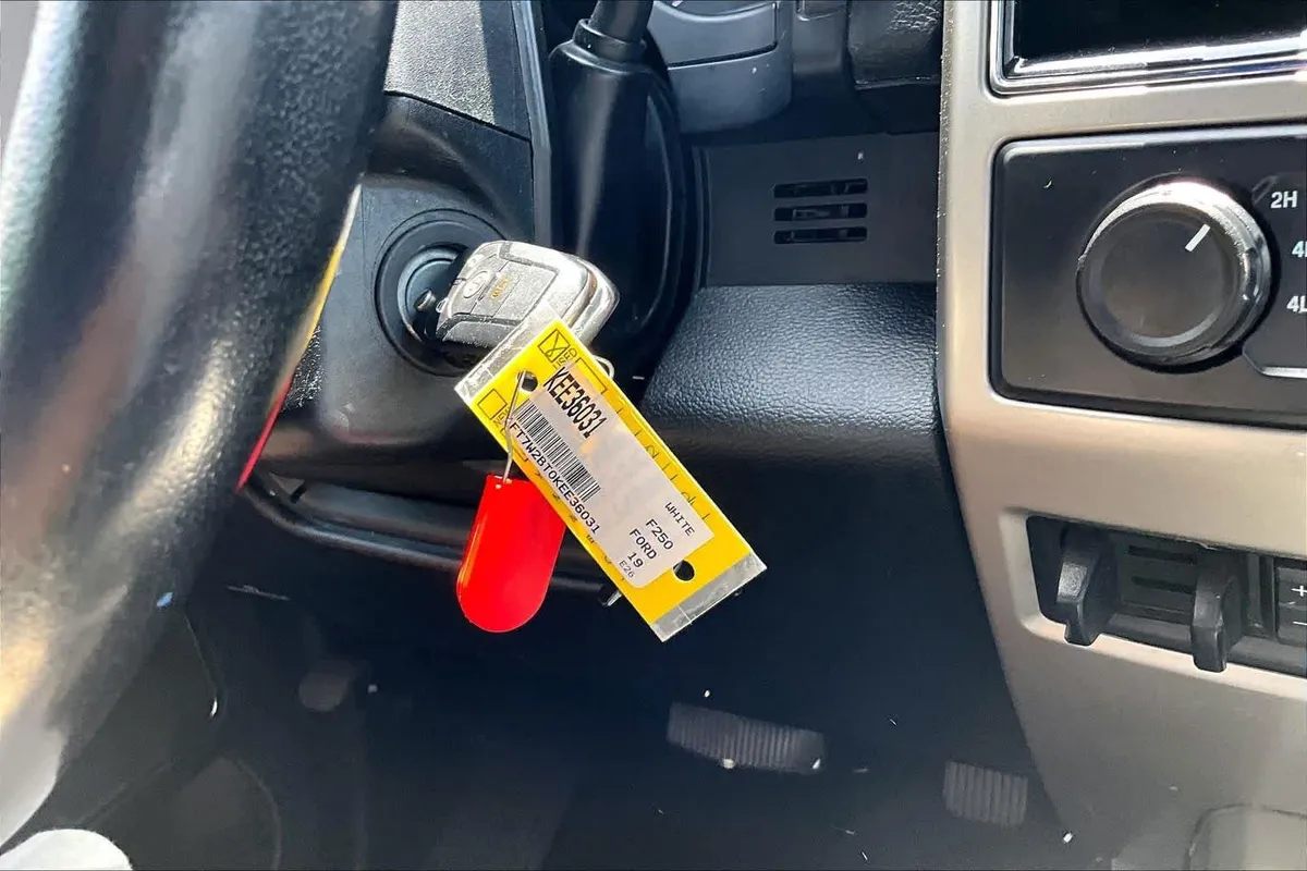 2019 Ford Super Duty F-250 Pickup LARIAT thumbnail 14