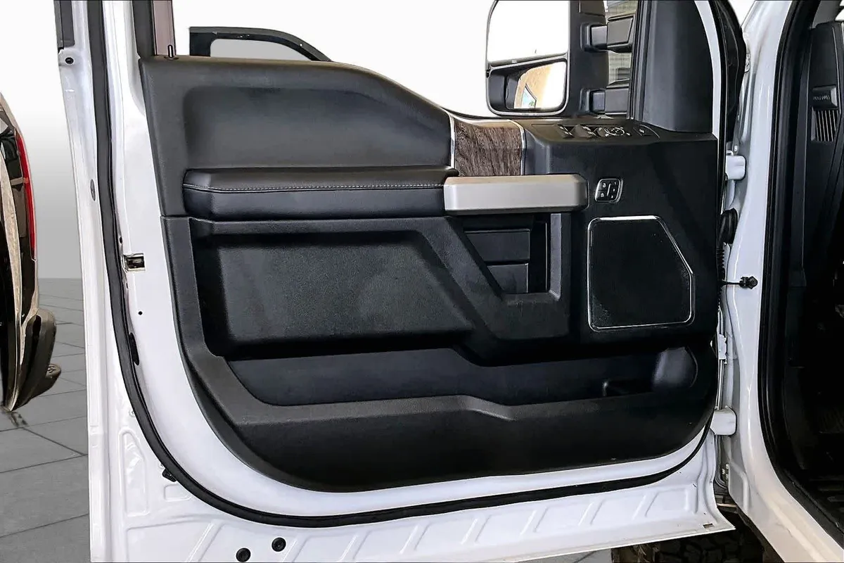 2019 Ford Super Duty F-250 Pickup LARIAT thumbnail 21