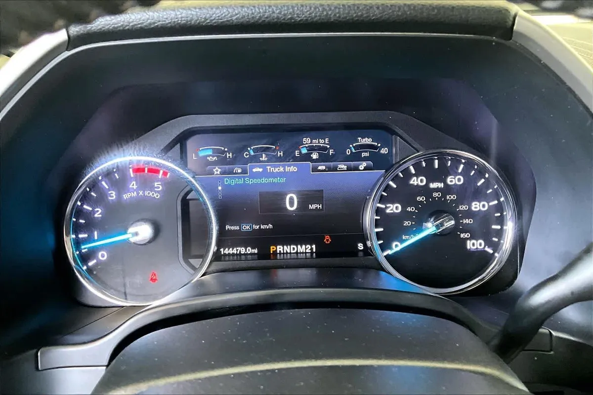 2019 Ford Super Duty F-250 Pickup LARIAT thumbnail 25