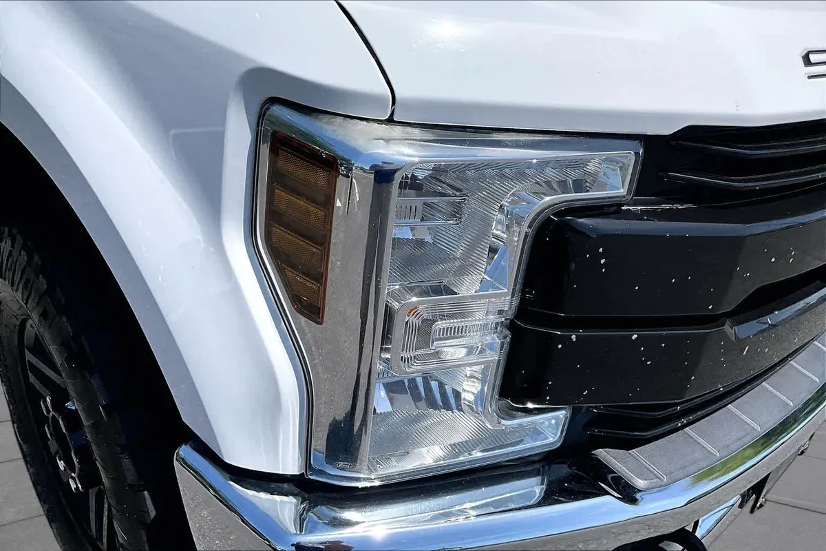 2019 Ford Super Duty F-250 Pickup LARIAT thumbnail 26