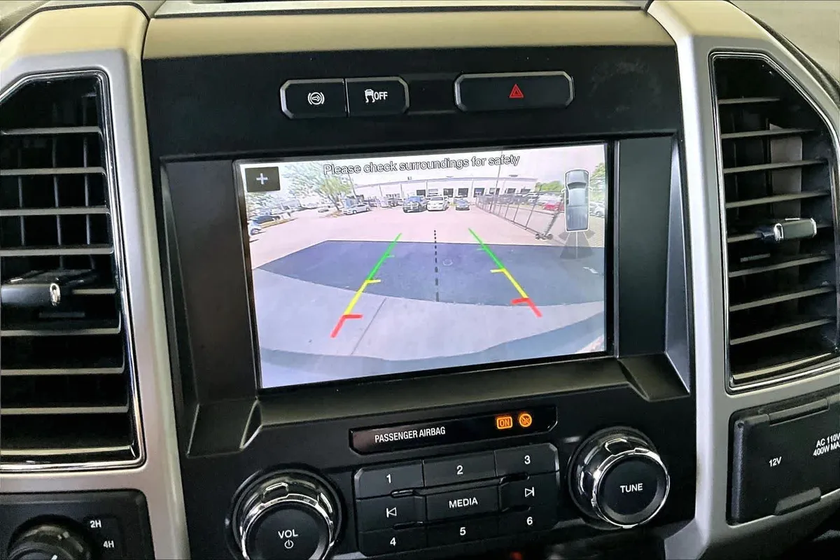 2019 Ford Super Duty F-250 Pickup LARIAT thumbnail 28