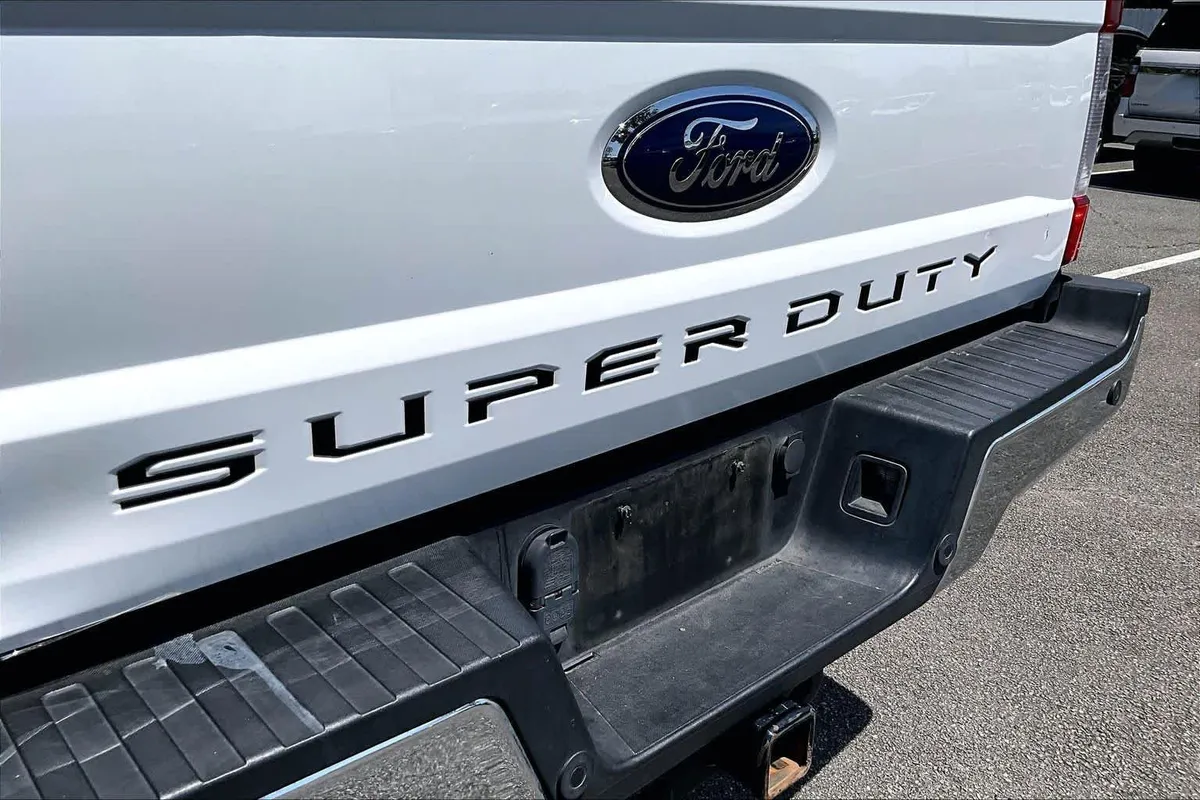 2019 Ford Super Duty F-250 Pickup LARIAT thumbnail 30