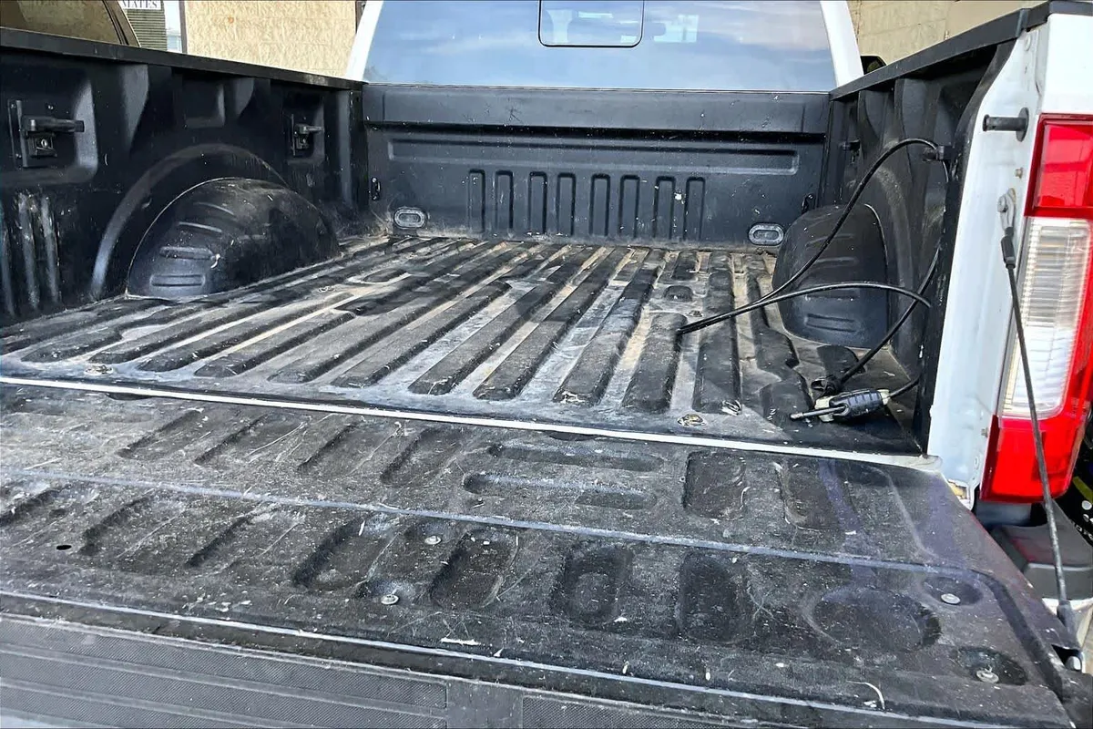 2019 Ford Super Duty F-250 Pickup LARIAT thumbnail 32