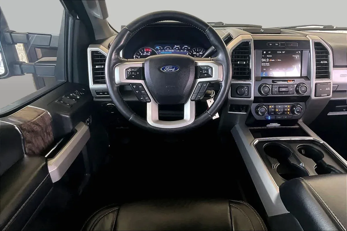 2019 Ford Super Duty F-250 Pickup LARIAT thumbnail 6