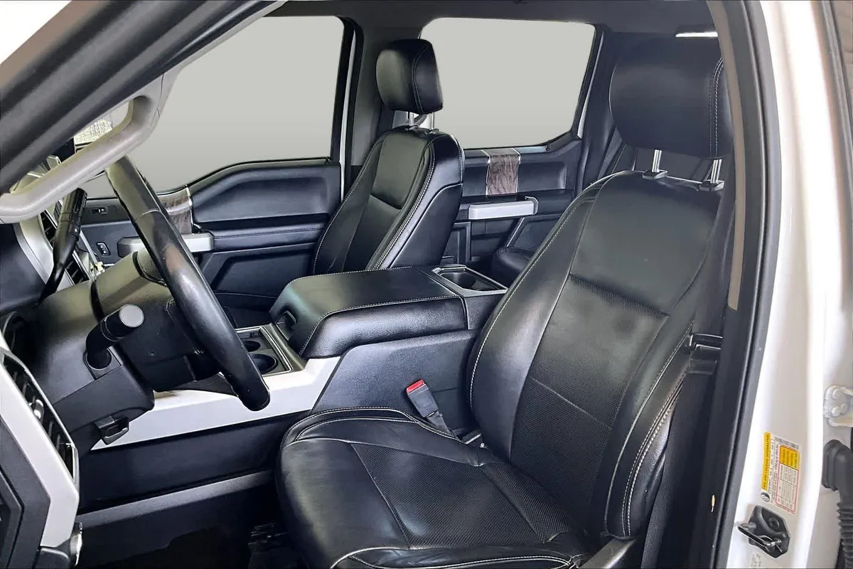 2019 Ford Super Duty F-250 Pickup LARIAT thumbnail 8