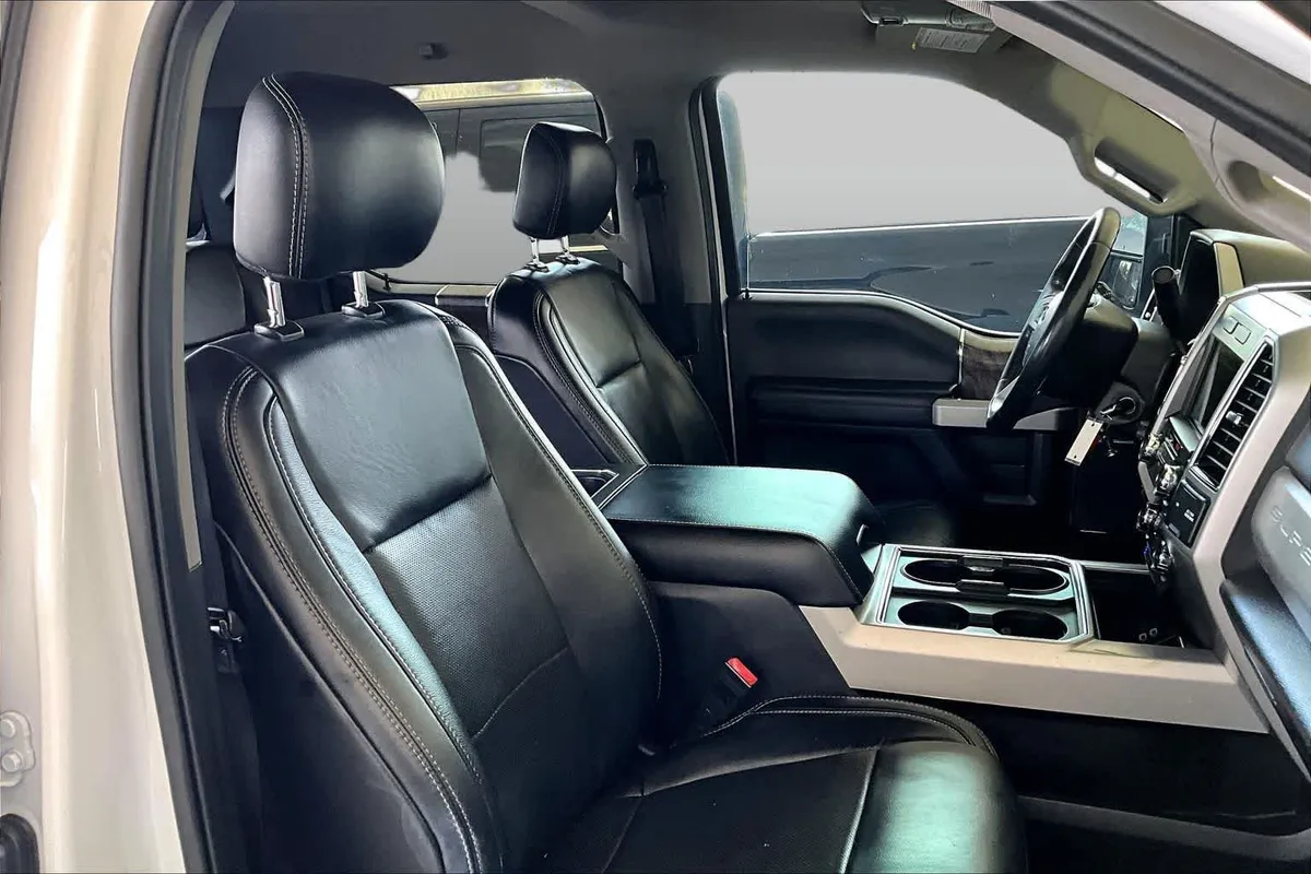 2019 Ford Super Duty F-250 Pickup LARIAT thumbnail 9