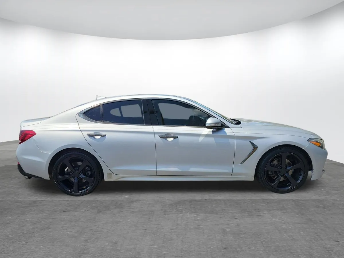 2019 Genesis G70 thumbnail 2