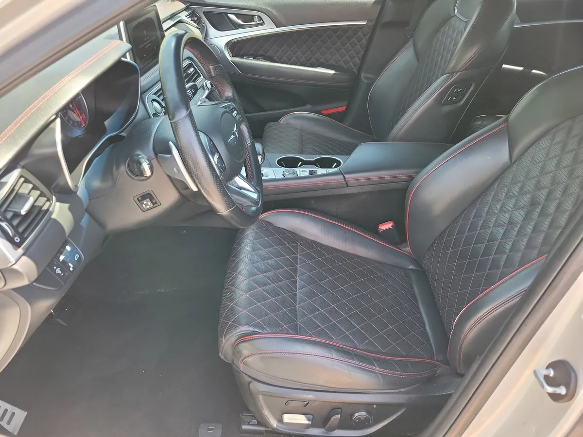 2019 Genesis G70 thumbnail 4