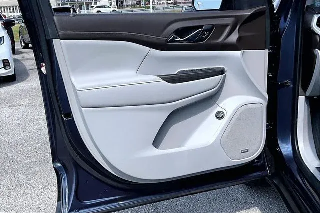 2019 GMC Acadia SLT-1 thumbnail 17