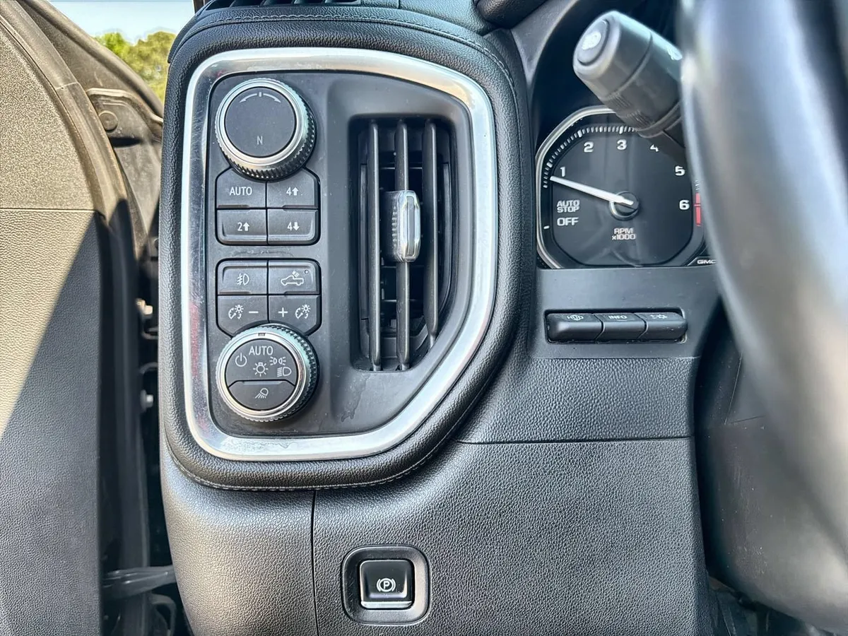 2019 GMC Sierra 1500 Denali thumbnail 15
