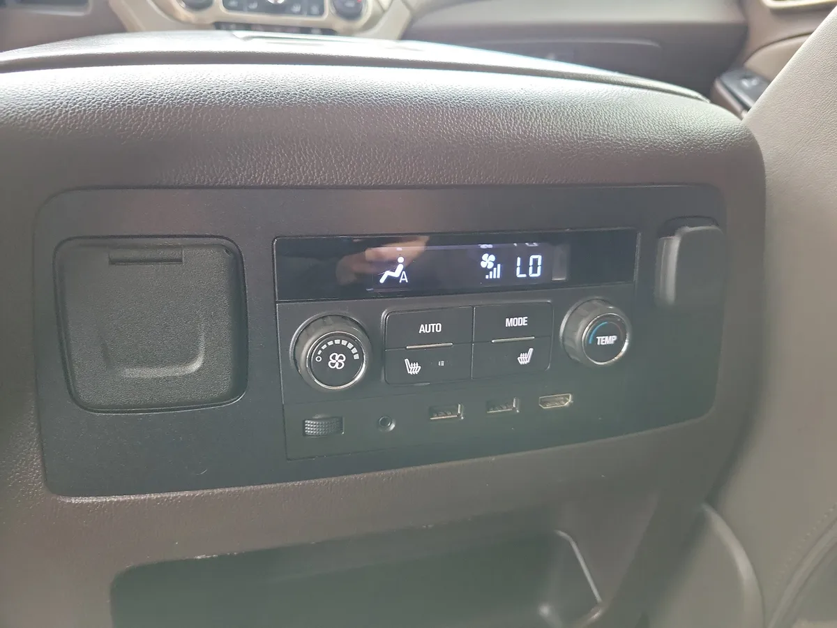 2019 GMC Yukon Denali thumbnail 15