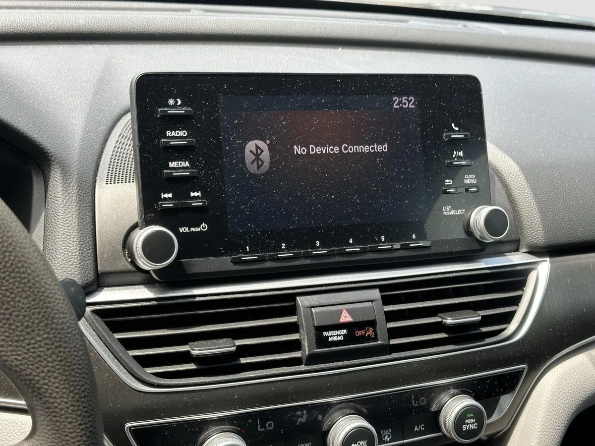 2019 Honda Accord Sedan LX 1.5T thumbnail 11
