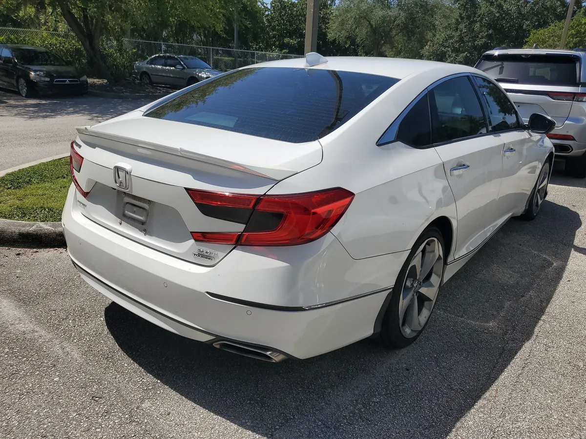 2019 Honda Accord Touring 2.0T thumbnail 5