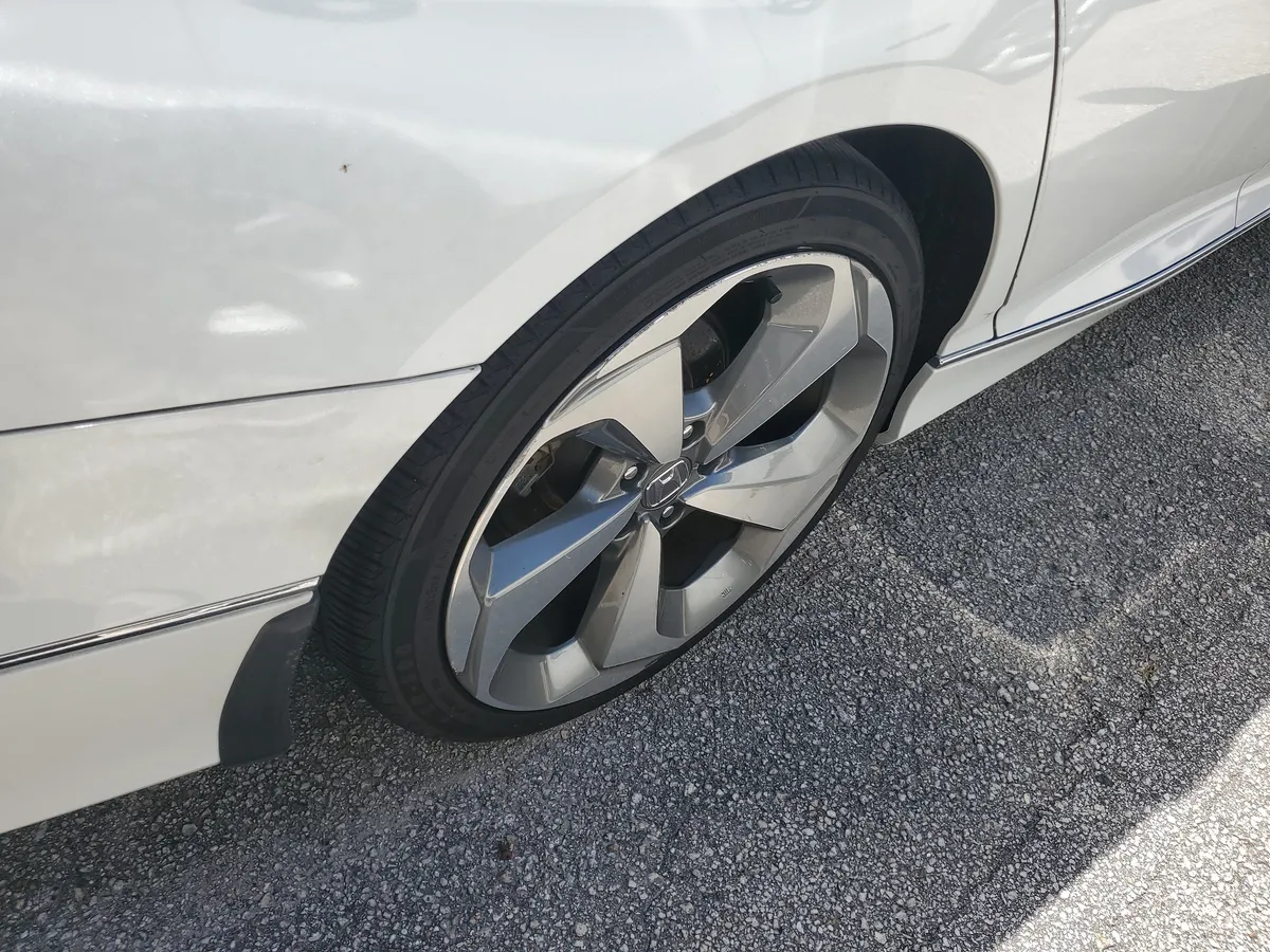 2019 Honda Accord Touring 2.0T thumbnail 6