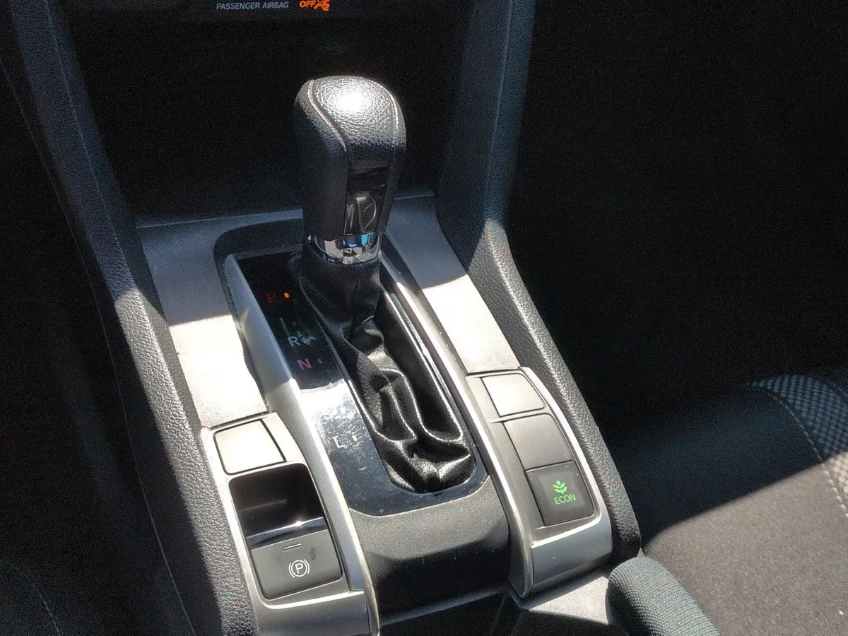 2019 Honda Civic LX thumbnail 24