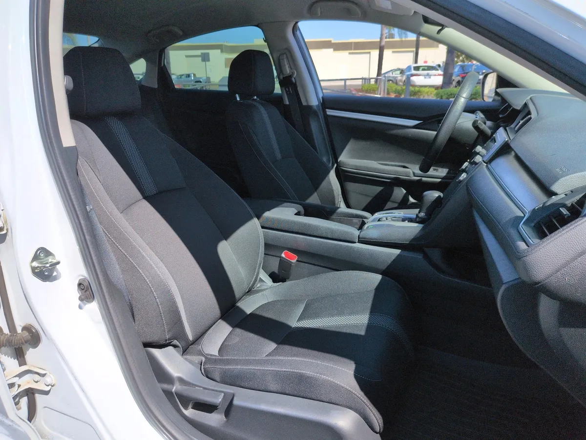 2019 Honda Civic LX thumbnail 30