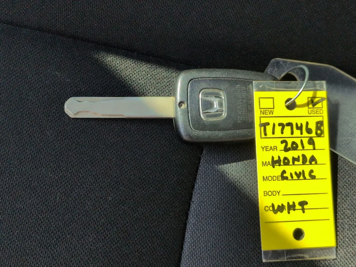 2019 Honda Civic LX thumbnail 32