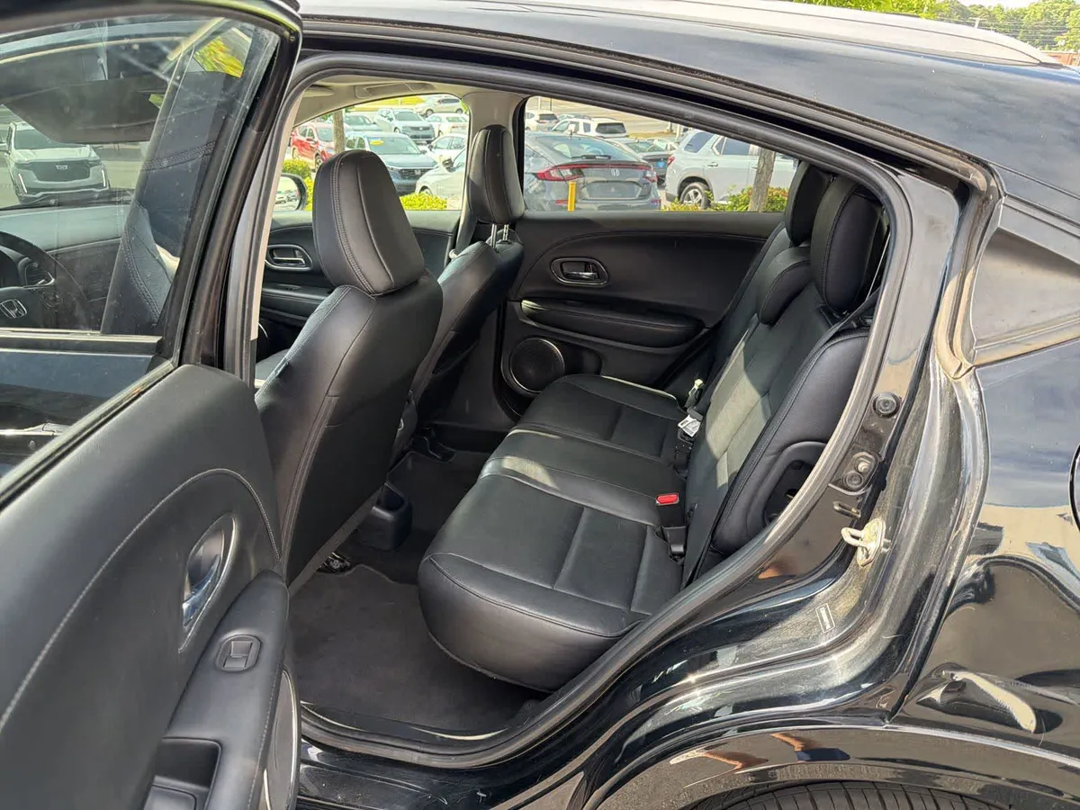 2019 Honda HR-V Touring AWD thumbnail 16
