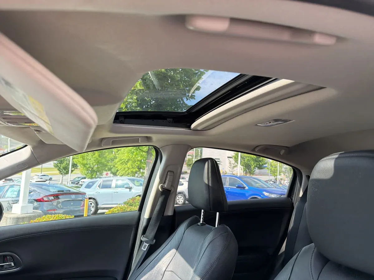 2019 Honda HR-V Touring AWD thumbnail 22