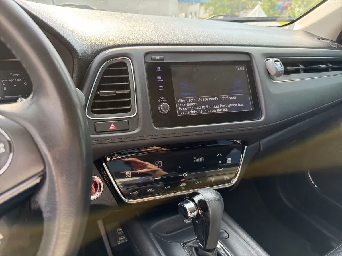 2019 Honda HR-V Touring AWD thumbnail 23