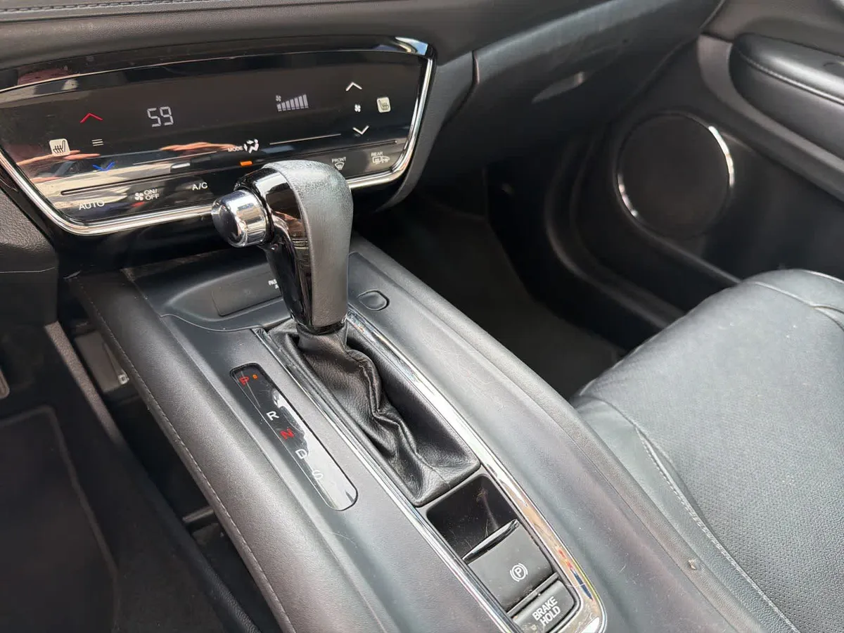 2019 Honda HR-V Touring AWD thumbnail 24