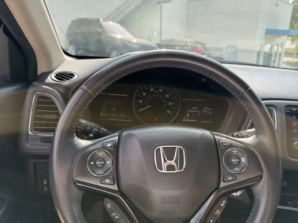2019 Honda HR-V Touring AWD thumbnail 25