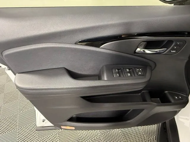 2019 Honda Passport Elite AWD thumbnail 16