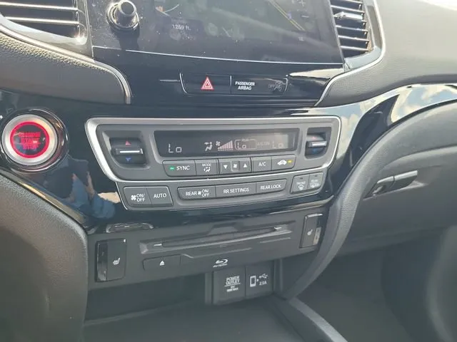 2019 Honda Pilot Touring thumbnail 27