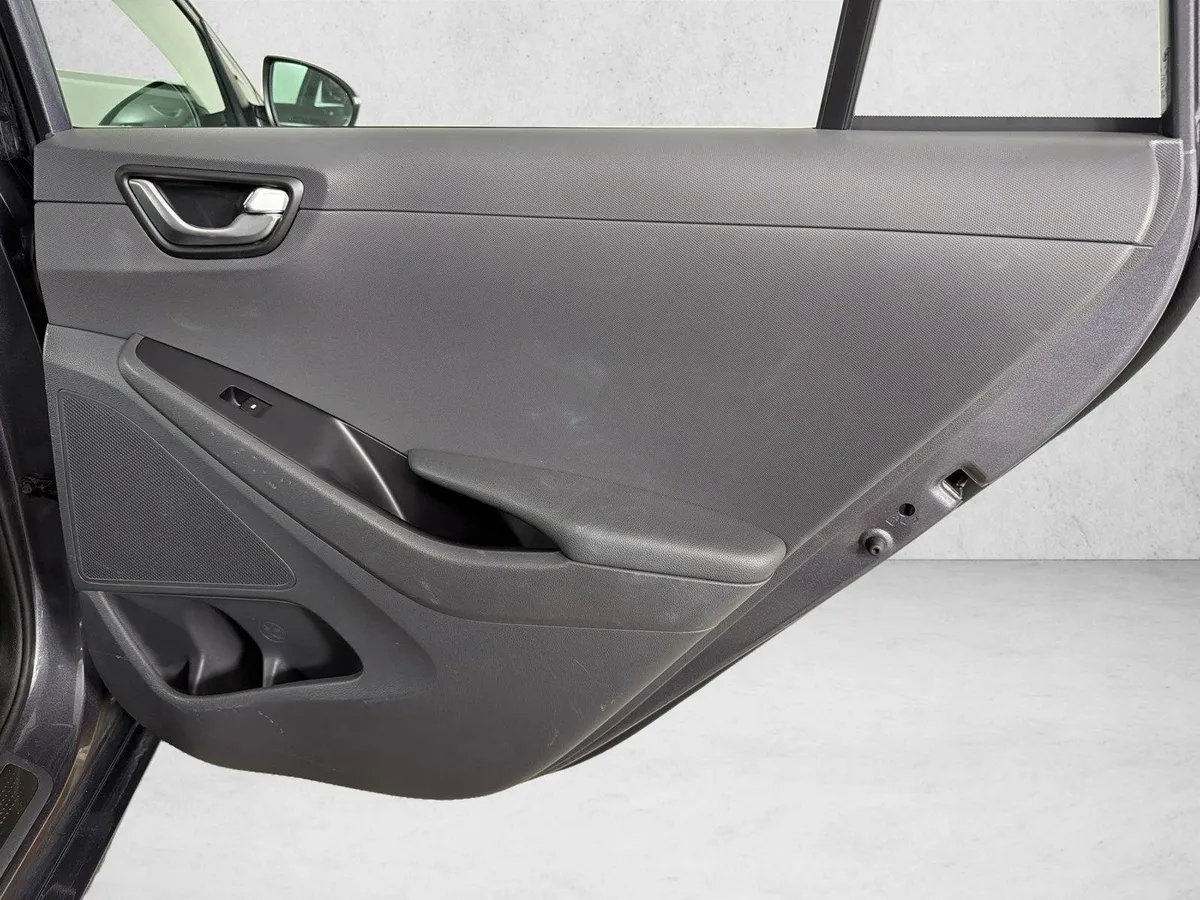 2019 Hyundai Ioniq Hybrid Limited thumbnail 17