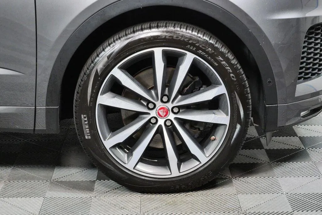 2019 Jaguar E-PACE R-Dynamic SE thumbnail 11