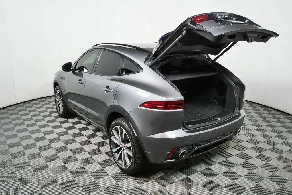 2019 Jaguar E-PACE R-Dynamic SE thumbnail 2